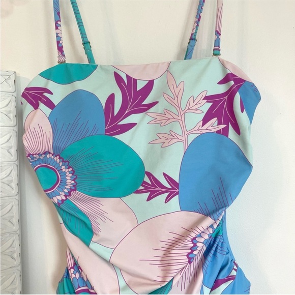 EUC J.Marie Size Medium Floral‎ Blue and White One Piece Swimsuit - Picture 7 of 13
